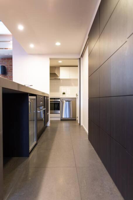 True New York Style Newmarket Loft Apartment 오클랜드 외부 사진