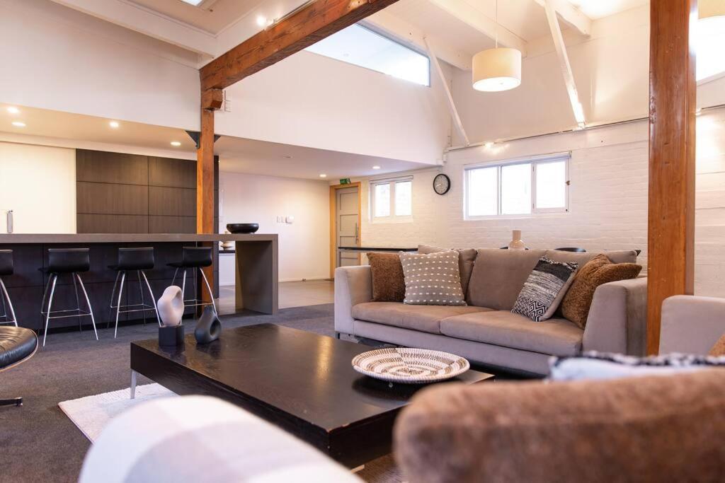 True New York Style Newmarket Loft Apartment 오클랜드 외부 사진