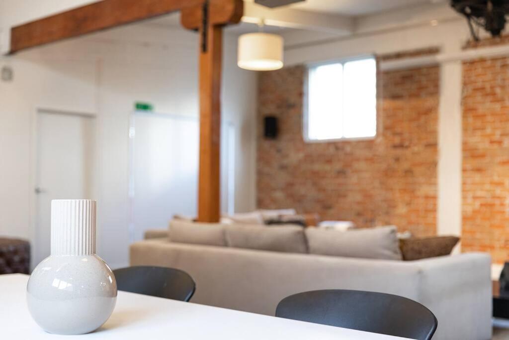 True New York Style Newmarket Loft Apartment 오클랜드 외부 사진
