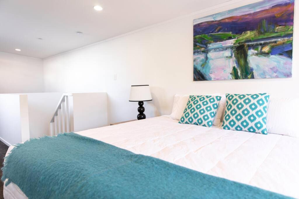 True New York Style Newmarket Loft Apartment 오클랜드 외부 사진