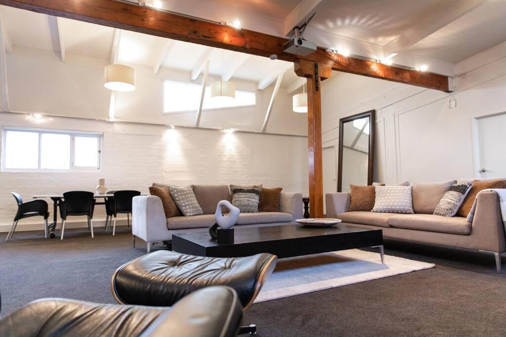 True New York Style Newmarket Loft Apartment 오클랜드 외부 사진