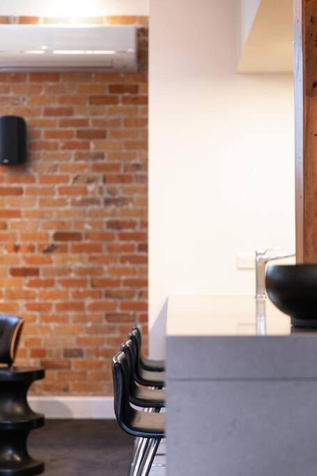 True New York Style Newmarket Loft Apartment 오클랜드 외부 사진